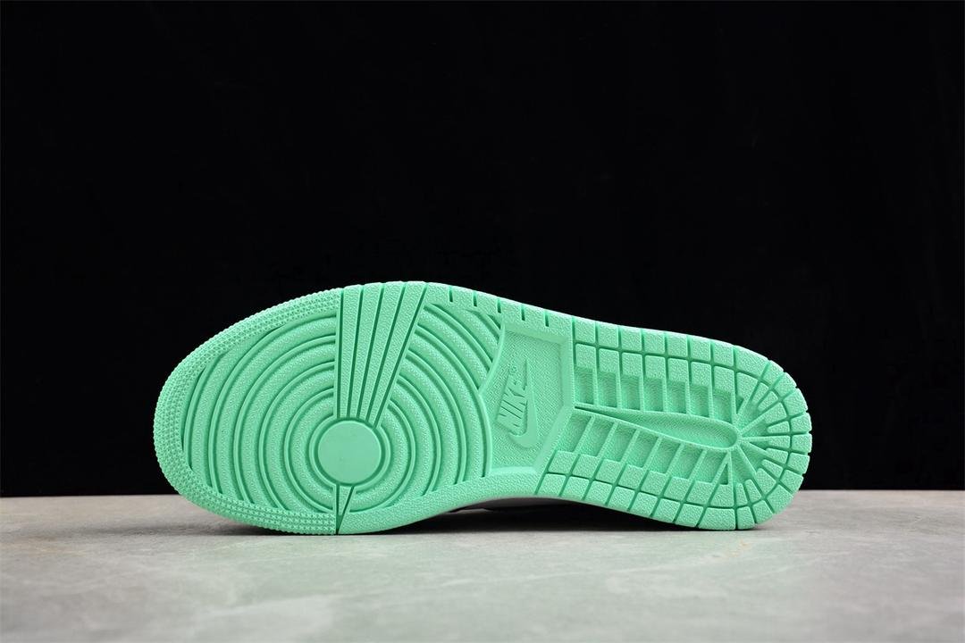 Air Jordan 1 Retro Green Glow