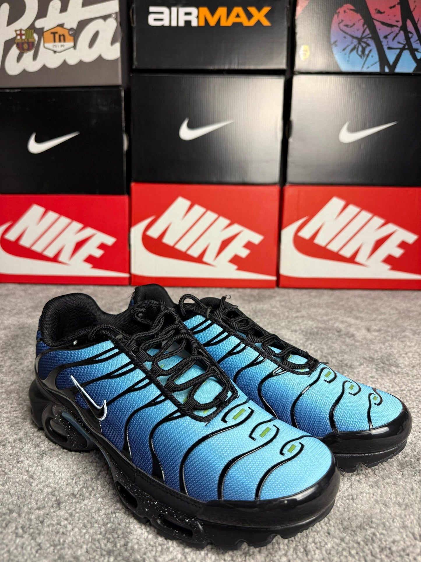 Nike AIR MAX PLUS BLUE Gradient