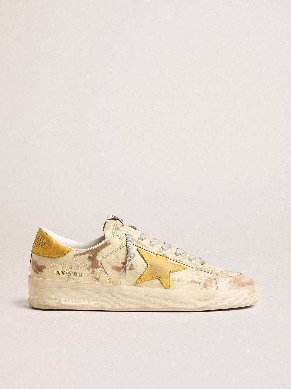 Golden Goose Beige / Yellow Star