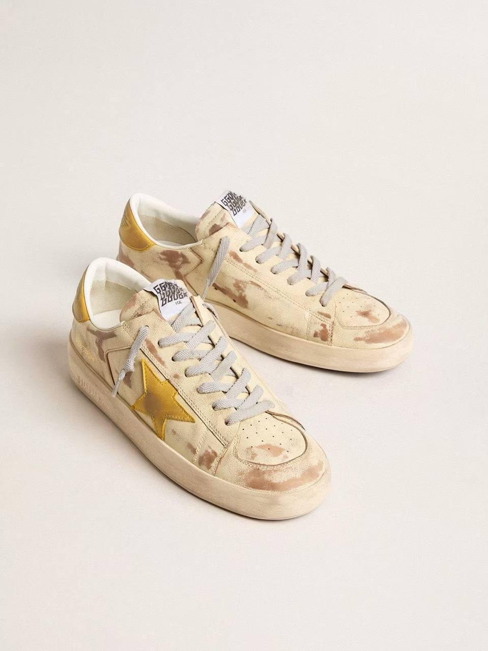 Golden Goose Beige / Yellow Star