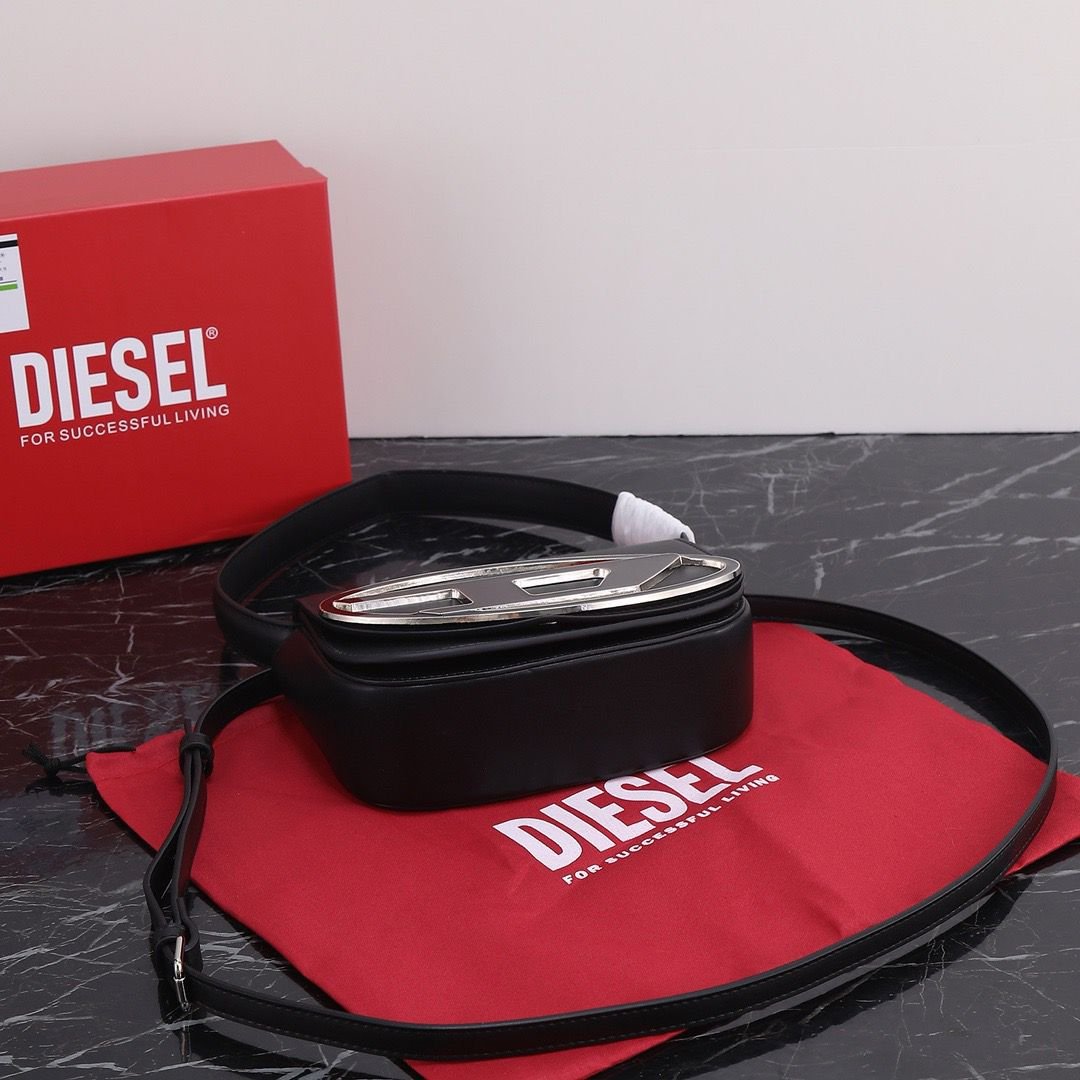 Diesel torbica crna (koža)