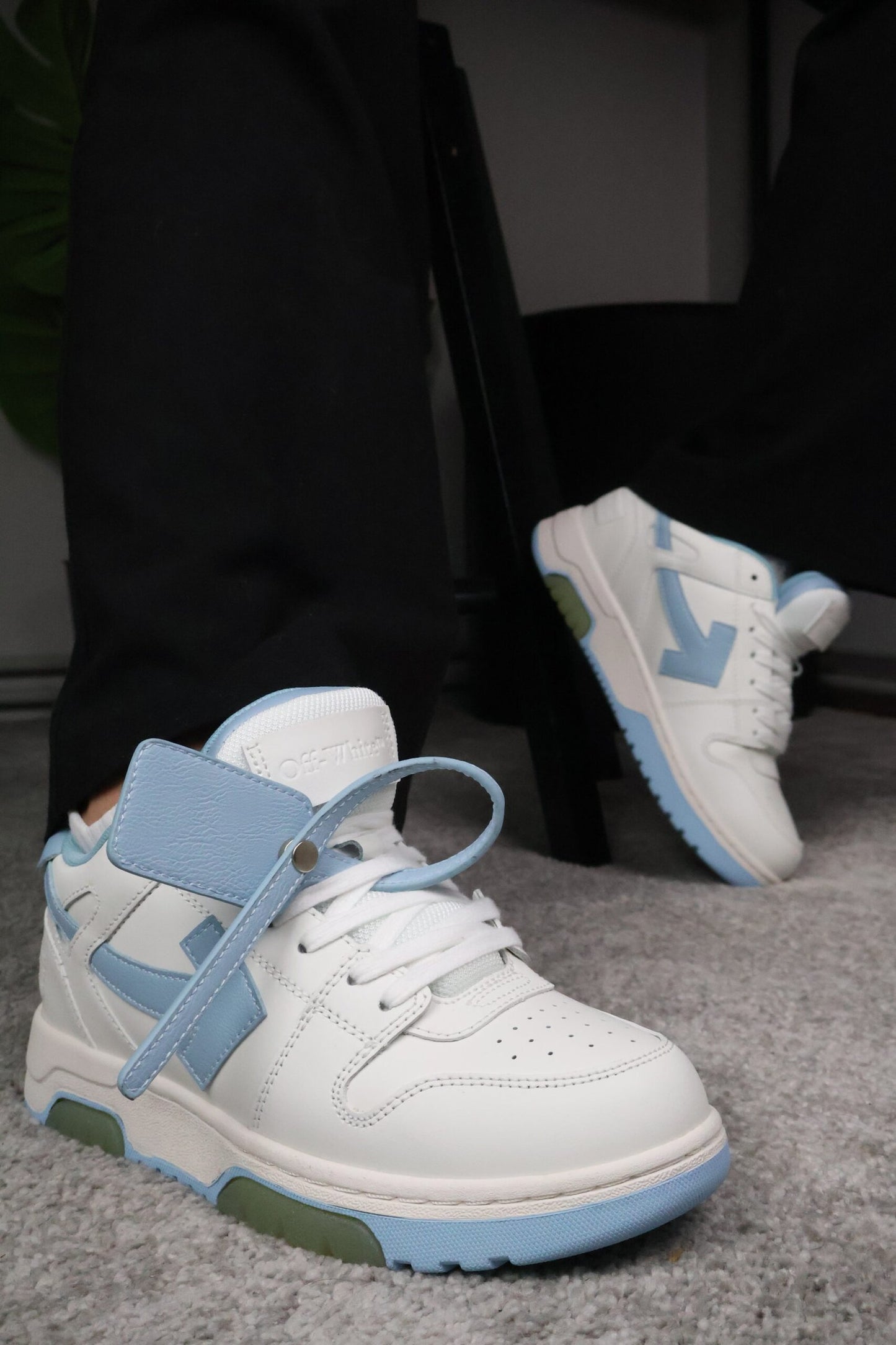 Off-White Out-of-Office White / Light Blue