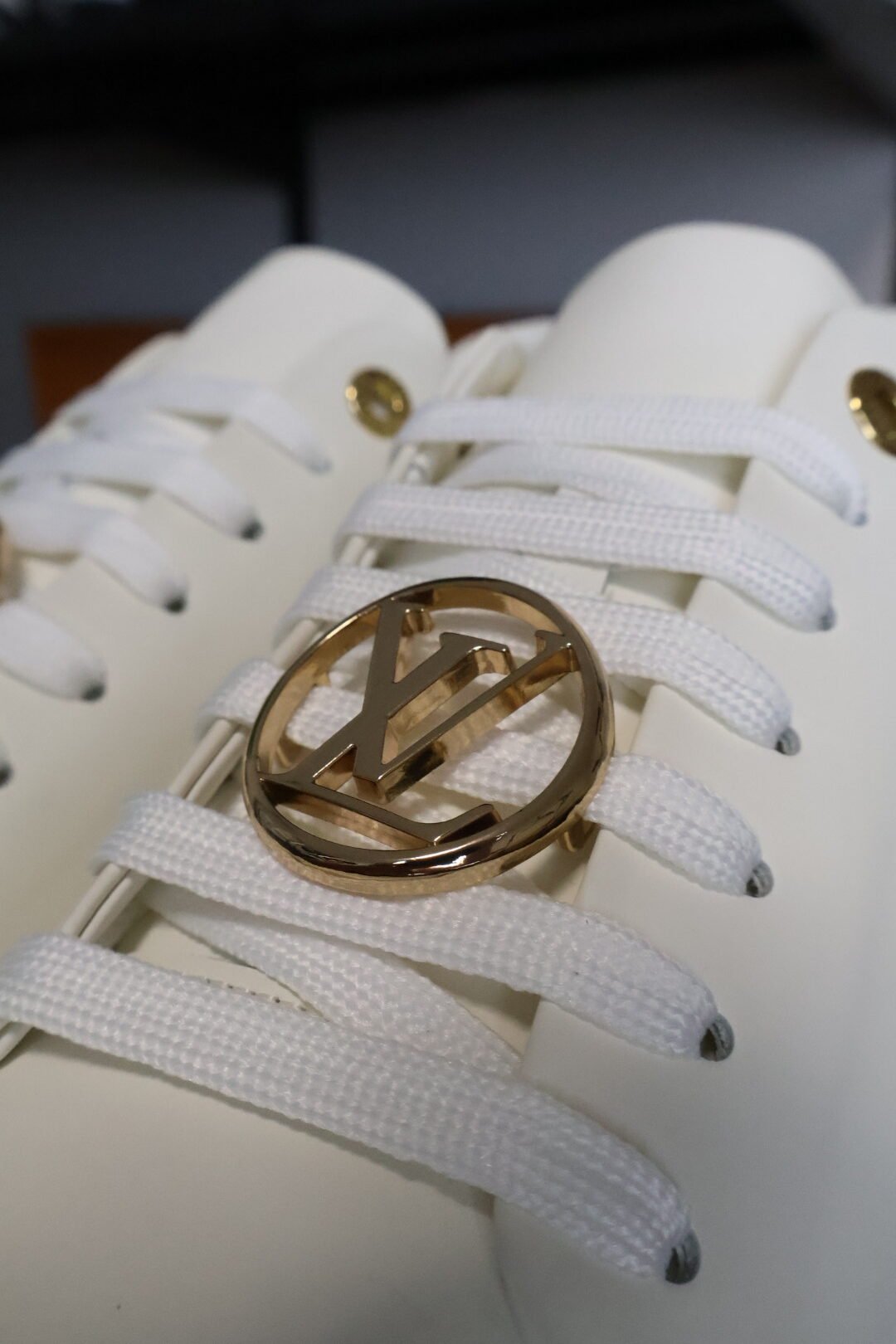 Louis Vuitton low top tenisice bijele