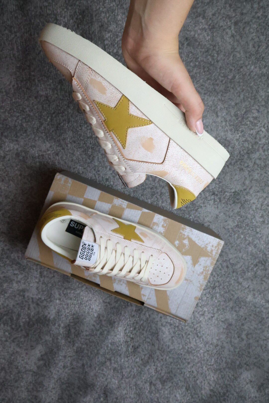 Golden Goose Beige / Yellow Star