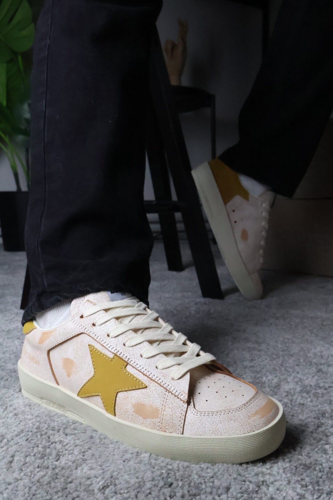Golden Goose Beige / Yellow Star