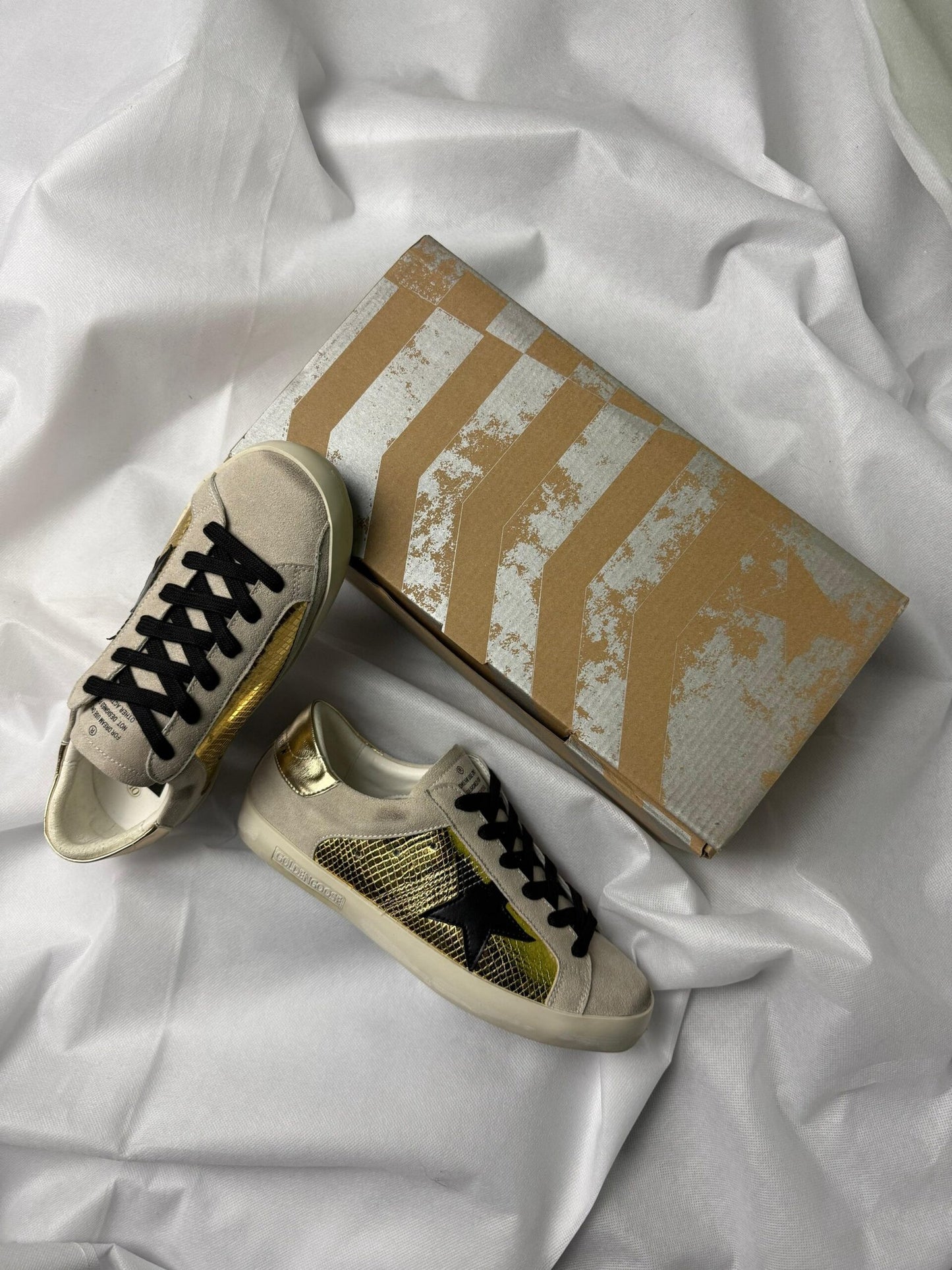 Golden Goose Superstar White golden Black star