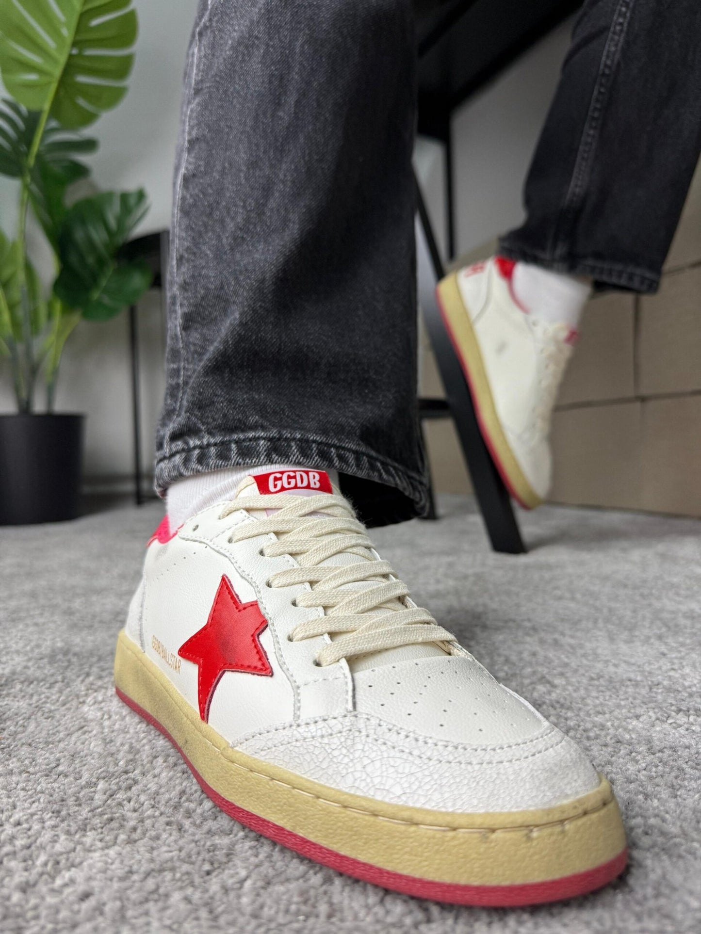 Golden Goose Ball Star White / Red Star