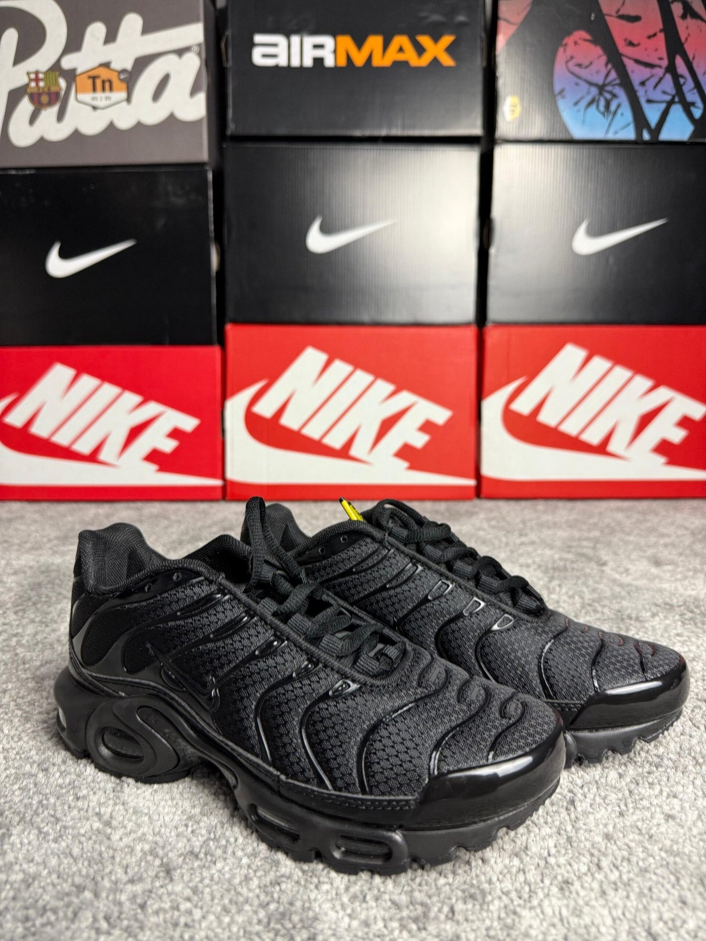 Nike AIR MAX PLUS BLACK TN crni nike logo