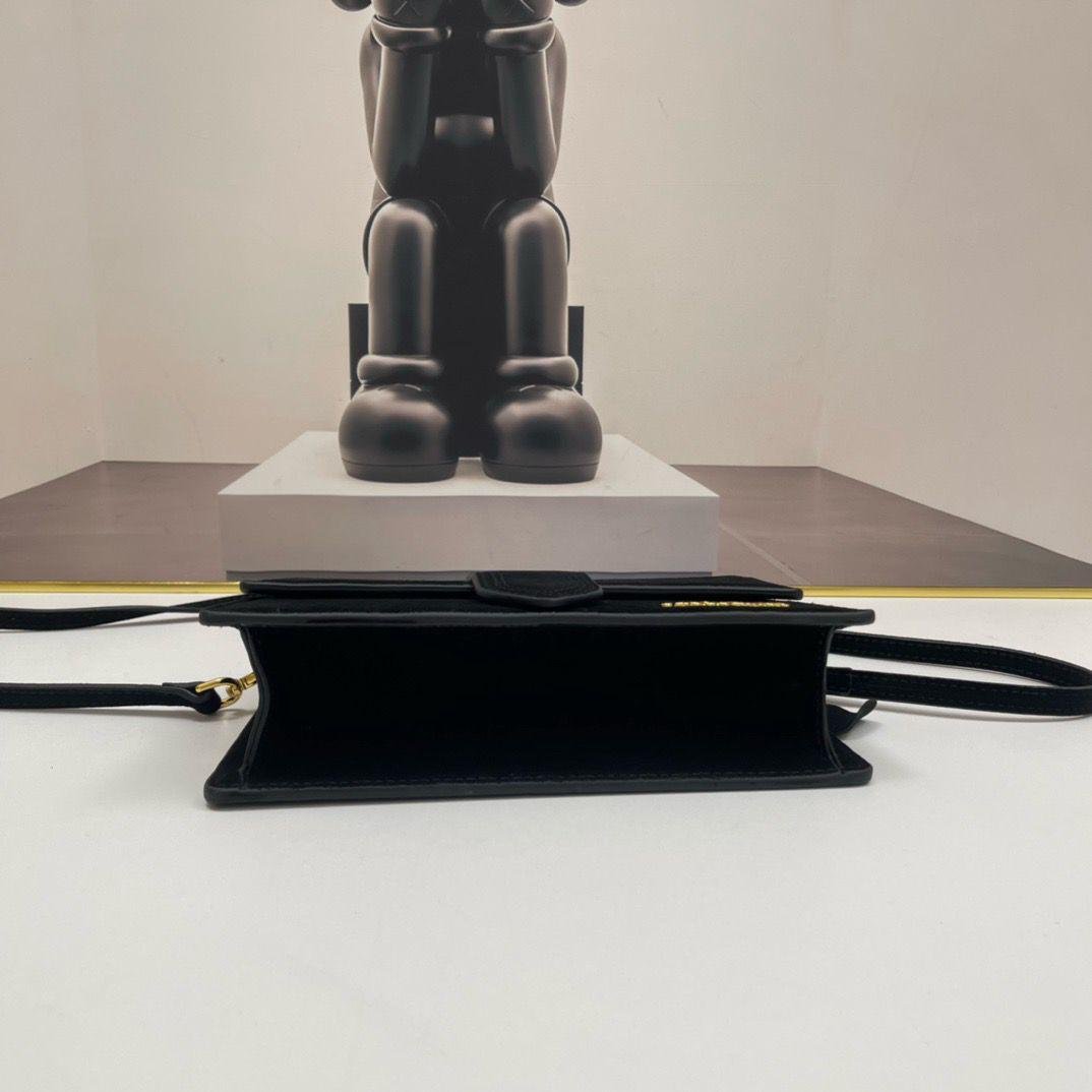 Jacquemus Grand Bambino Women’s Bag – Black