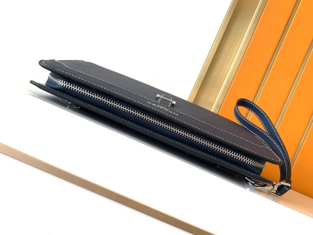 Hermes men’s pouch bag, luxurious leather