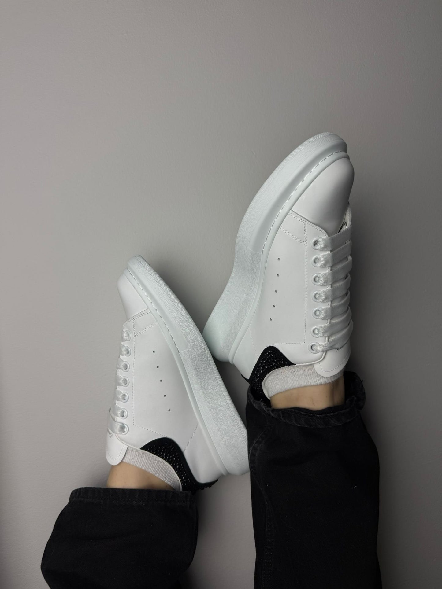 Alexander McQueen Shiny Black / White