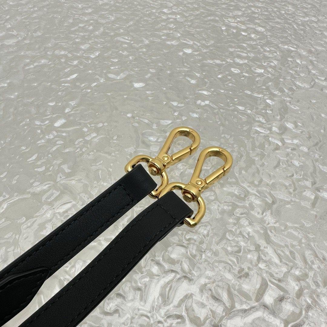 Jacquemus Black Leather Le Grand Bambino Structured Shoulder Bag