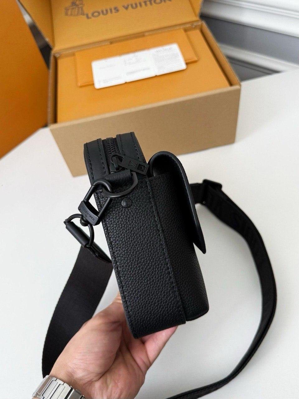 Louis Vuitton Noir Leather Pilot Wearable Wallet