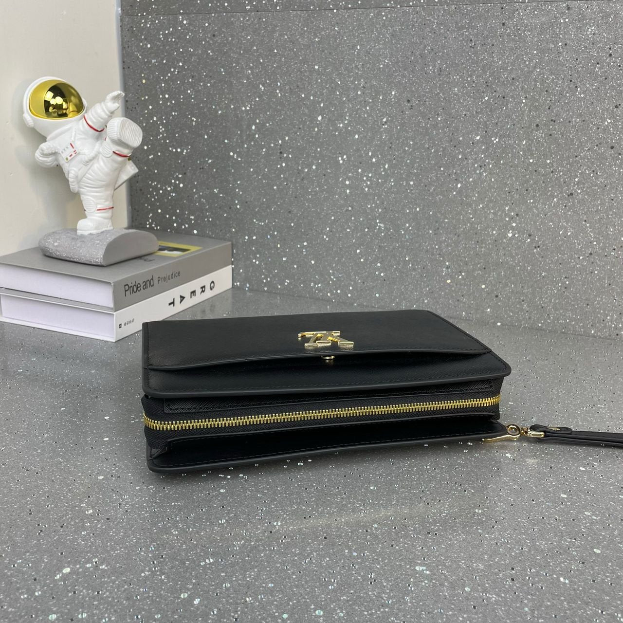 Louis Vuitton Calfskin Lock Me Zippy – Black