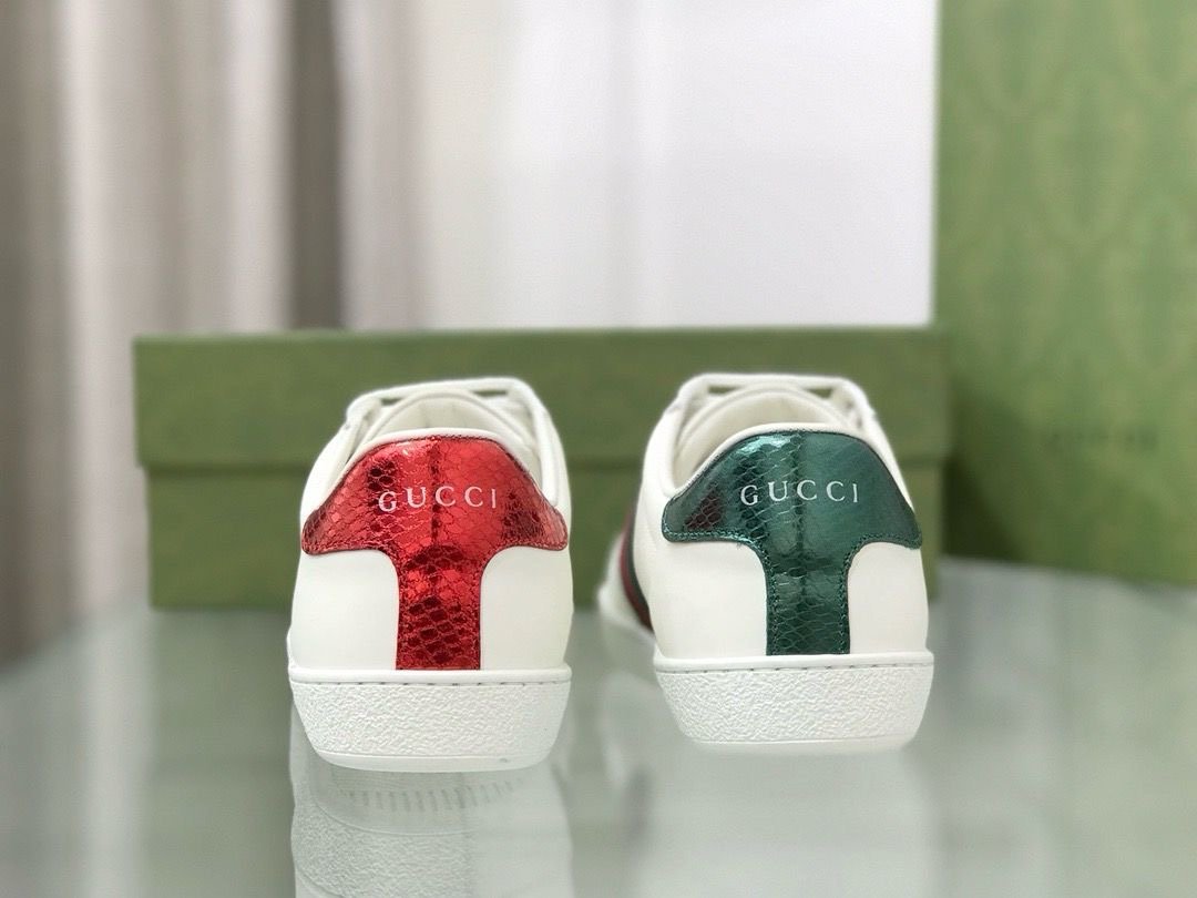 Gucci White Leather With Bee