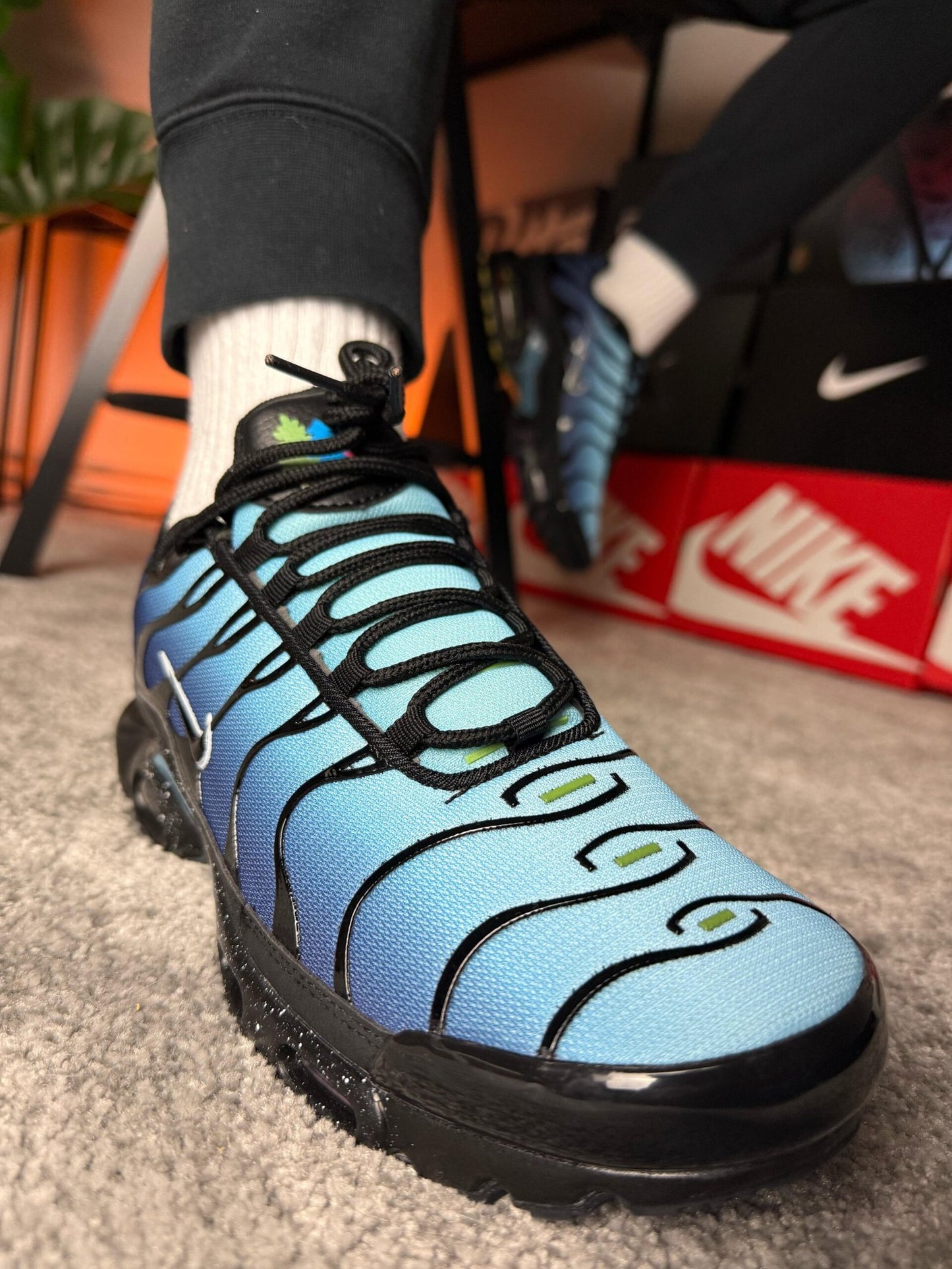 Nike AIR MAX PLUS BLUE Gradient