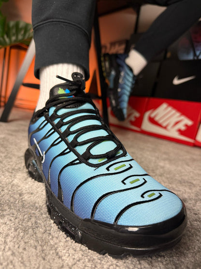Nike AIR MAX PLUS BLUE Gradient