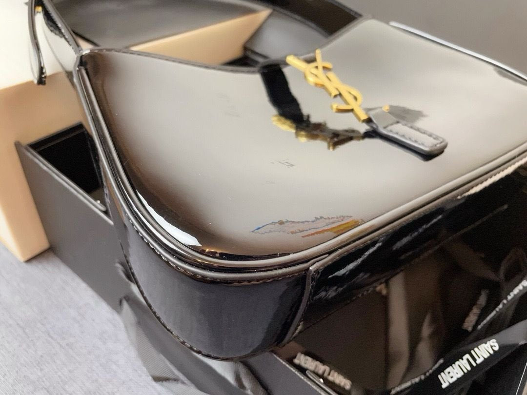 YSL Saint Laurent Le 5 à 7 Hobo Black “Patent leather”