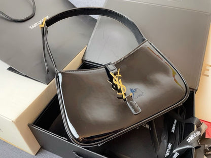 YSL Saint Laurent Le 5 à 7 Hobo Black “Patent leather”