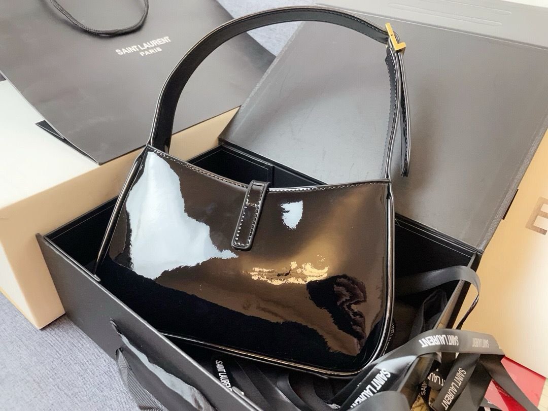 YSL Saint Laurent Le 5 à 7 Hobo Black “Patent leather”