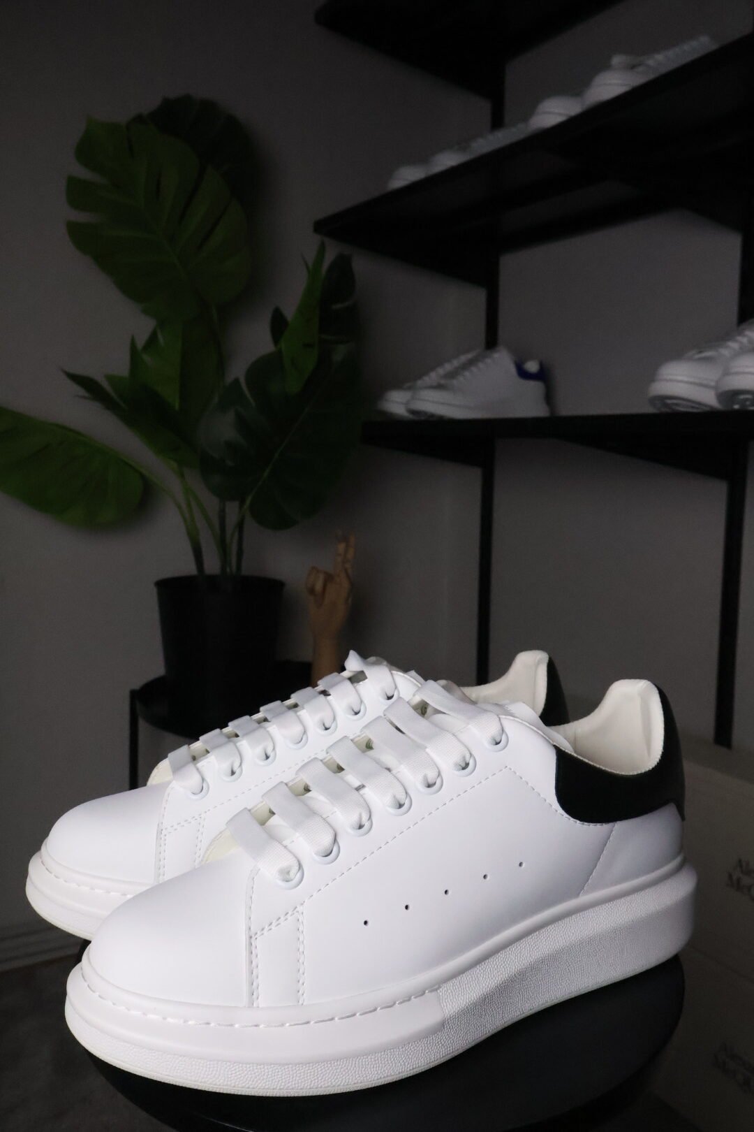 Alexander McQueen “BLACK WHITE” – Classic