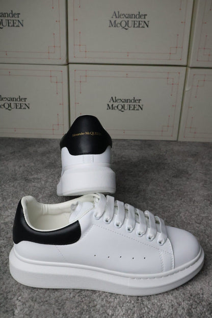 Alexander McQueen “BLACK WHITE” – Classic