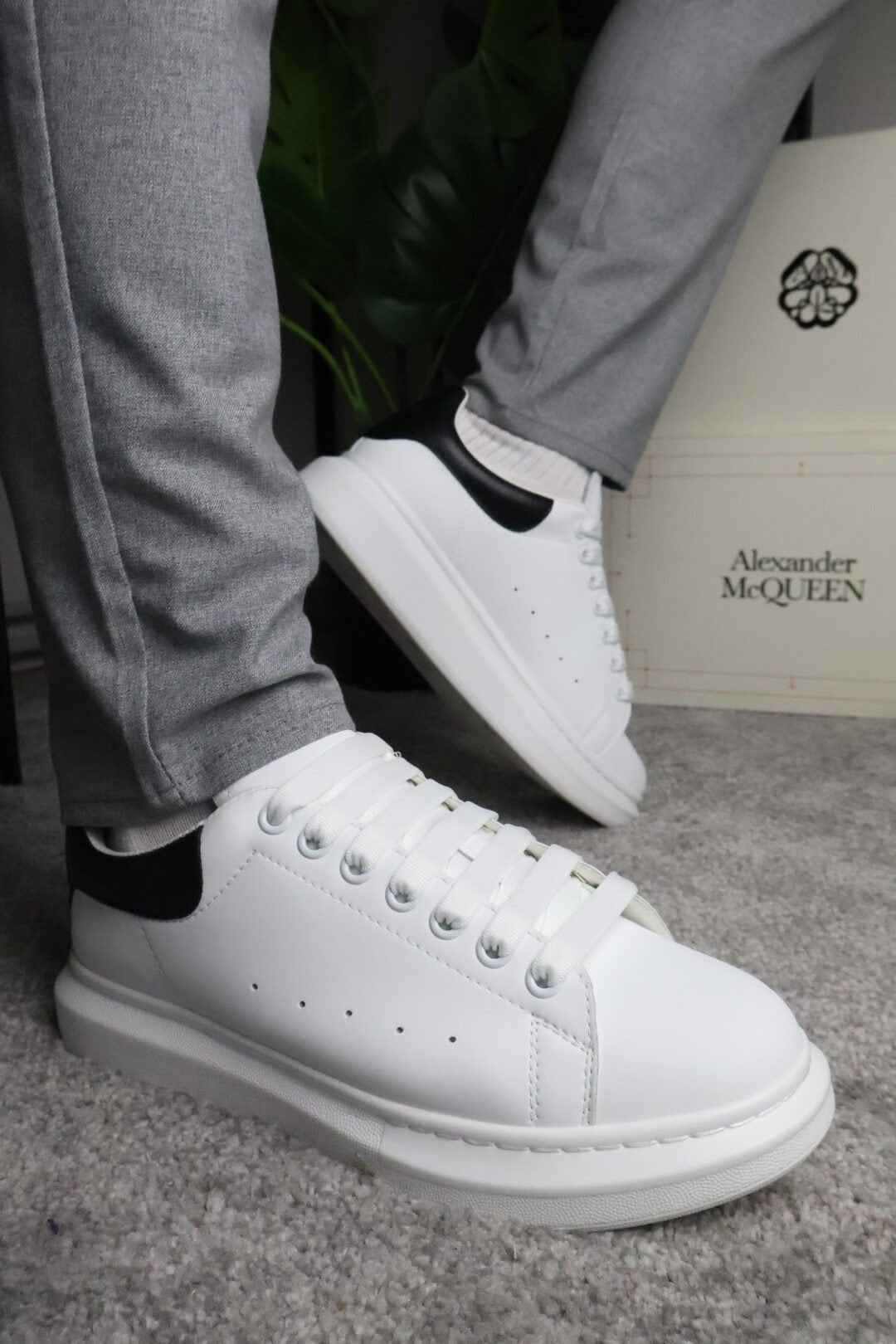 Alexander McQueen “BLACK WHITE” – Classic