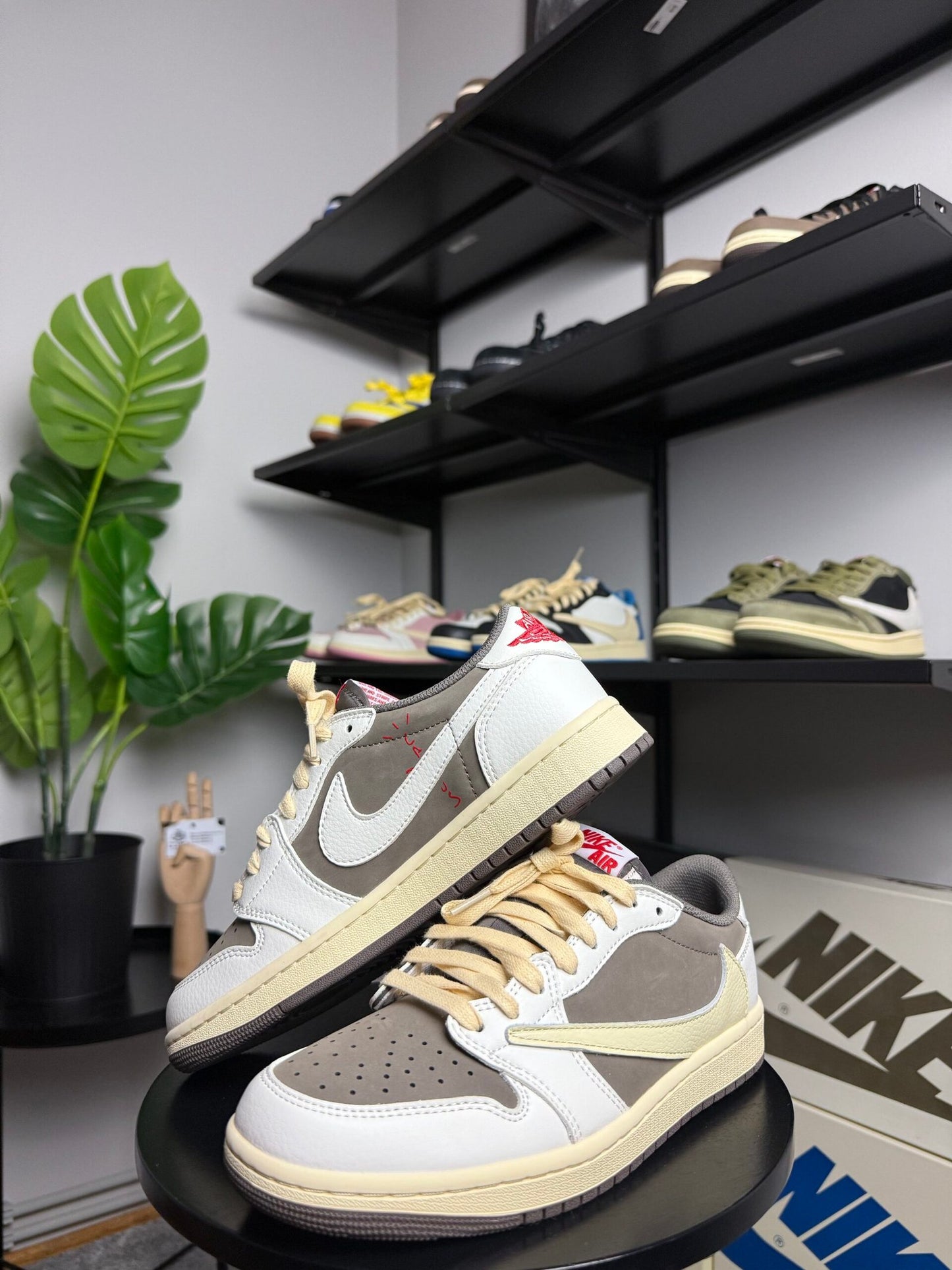 Jordan Travis Scott Light Mocha