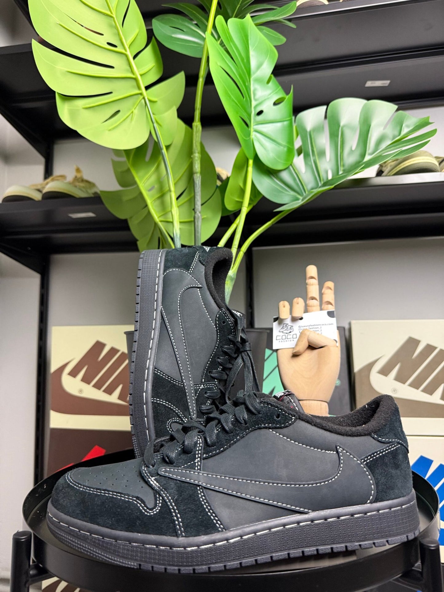 Jordan x Travis Scott Black / Dark Mocha