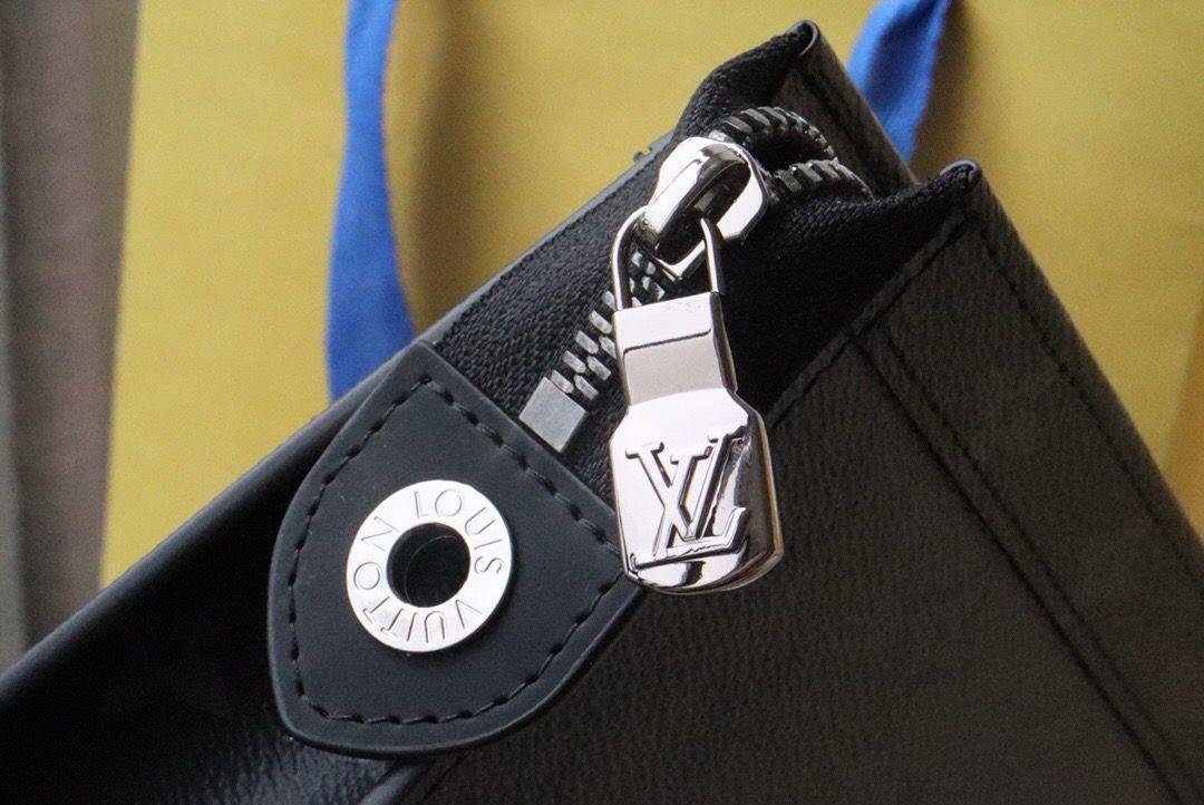 Louis Vuitton Pochette Voyage