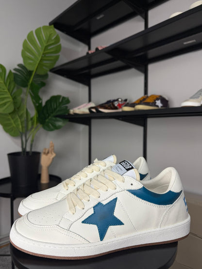 Golden Goose Ball Star LTD in nappa with turquoise leather star and white heel tab