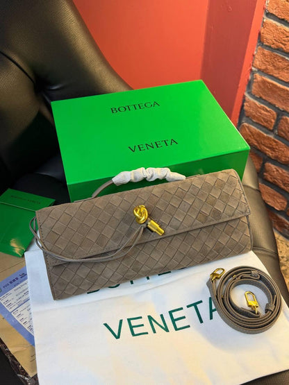BOTTEGA VENETA ANDIAMO CLUTCH “BEIGE”