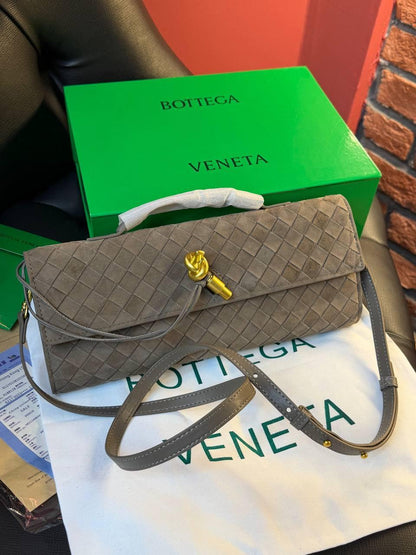 BOTTEGA VENETA ANDIAMO CLUTCH “BEIGE”