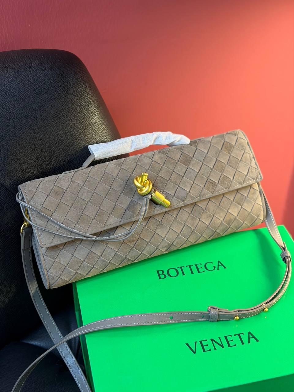 BOTTEGA VENETA ANDIAMO CLUTCH “BEIGE”