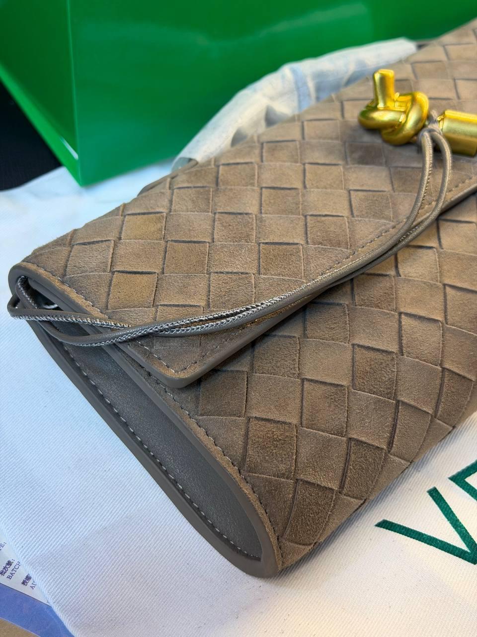 BOTTEGA VENETA ANDIAMO CLUTCH “BEIGE”