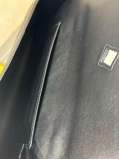 BOTTEGA VENETA ANDIAMO CLUTCH “BLACK”