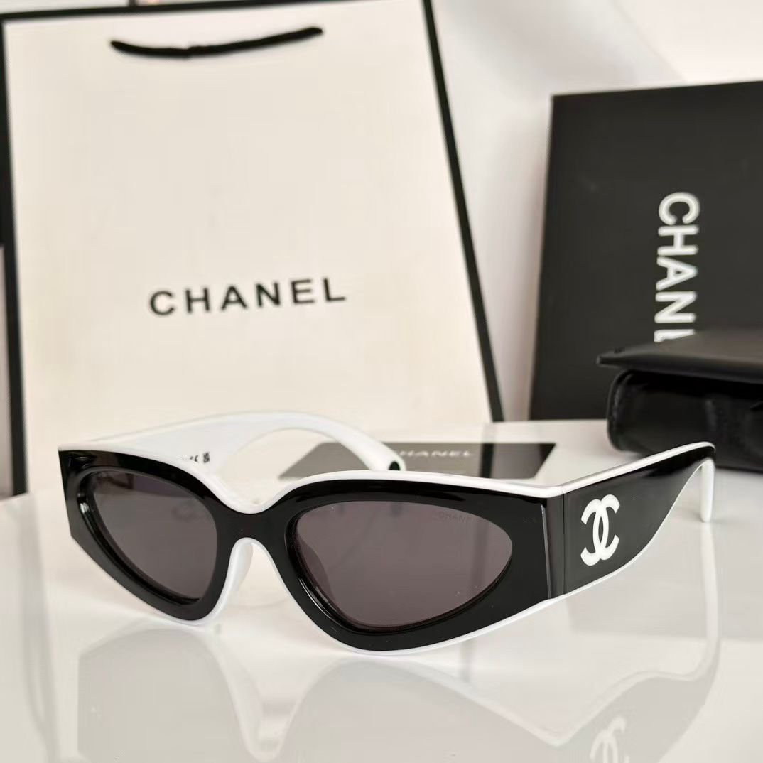 CHANEL CAT EYE NAOČALE “BLACK/WHITE”