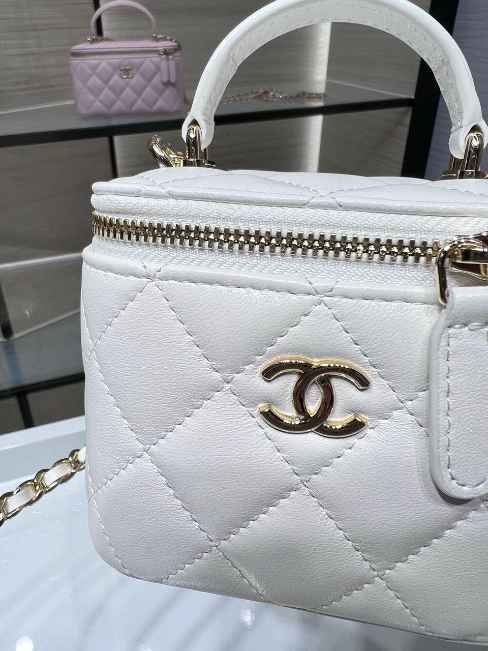 Chanel Mini With Chain white Lambskin Gold Hard