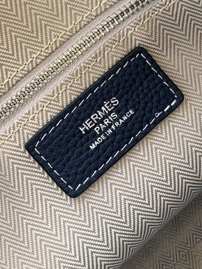Hermes men’s pouch bag, luxurious leather