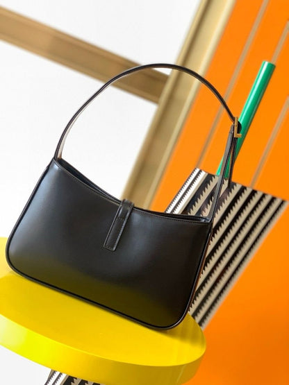 YSL Saint Laurent Hobo black