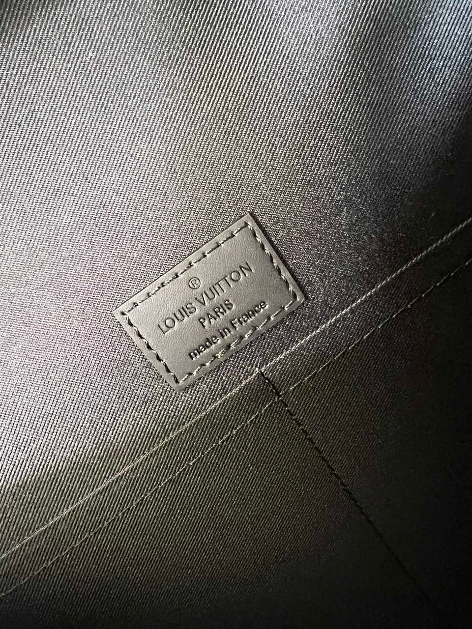 Louis Vuitton messenger