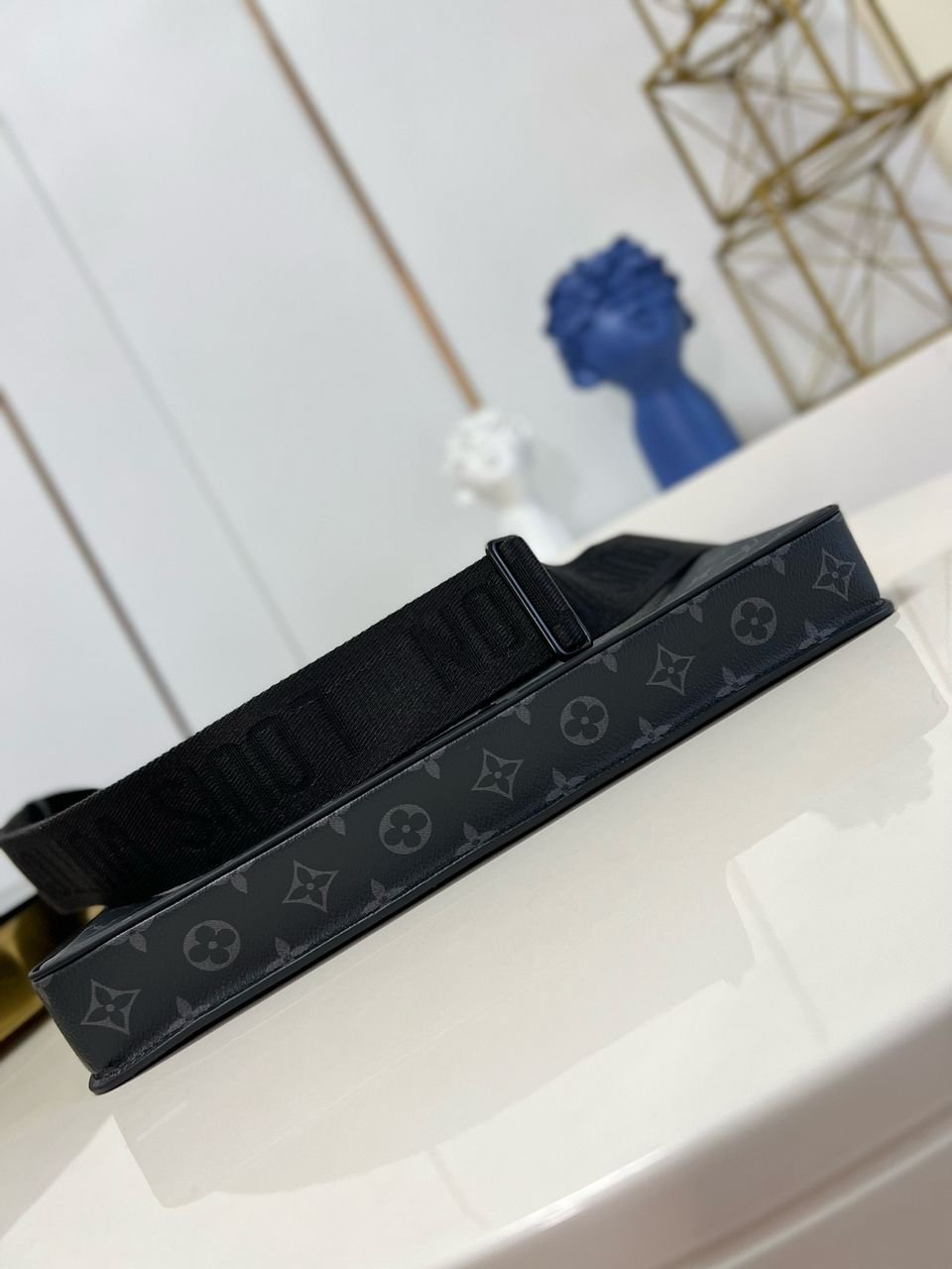 Louis Vuitton messenger