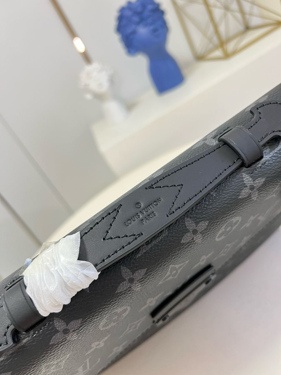 Louis Vuitton messenger