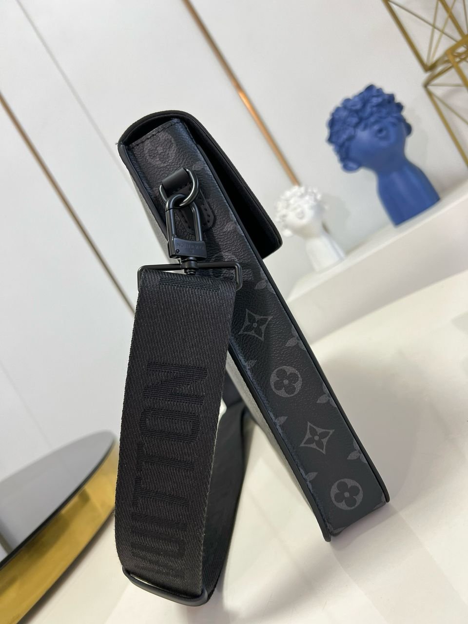 Louis Vuitton messenger