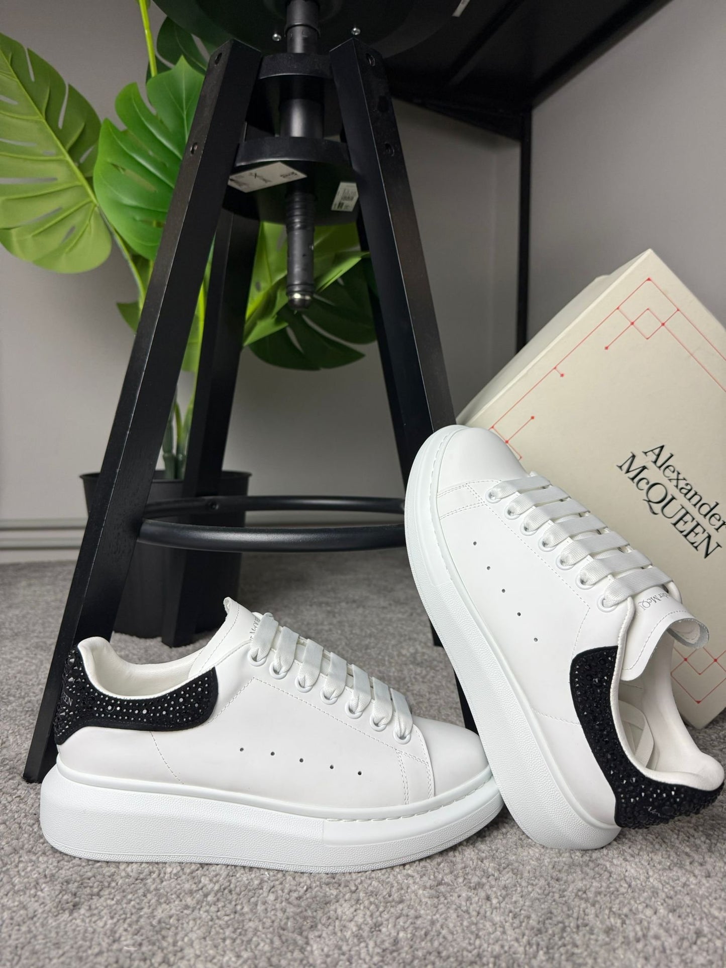 Alexander McQueen Shiny Black / White