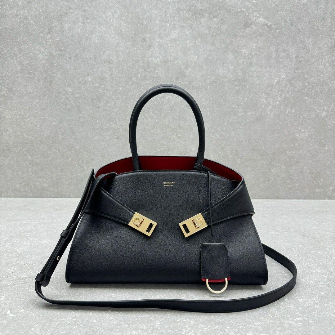 Salvatore Ferragamo Hug medium crna