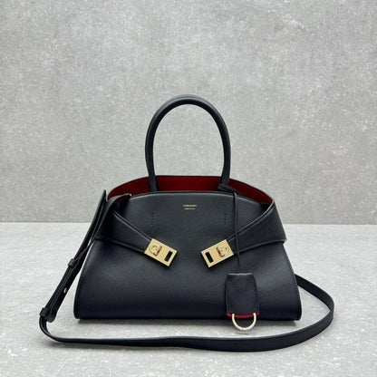 Salvatore Ferragamo Hug medium crna