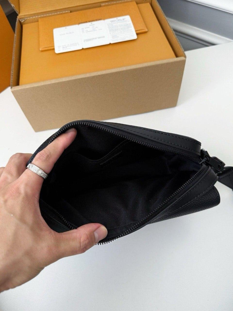 Louis Vuitton Noir Leather Pilot Wearable Wallet