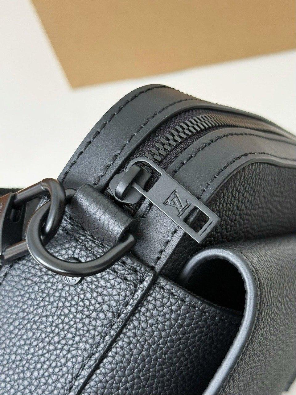 Louis Vuitton Noir Leather Pilot Wearable Wallet