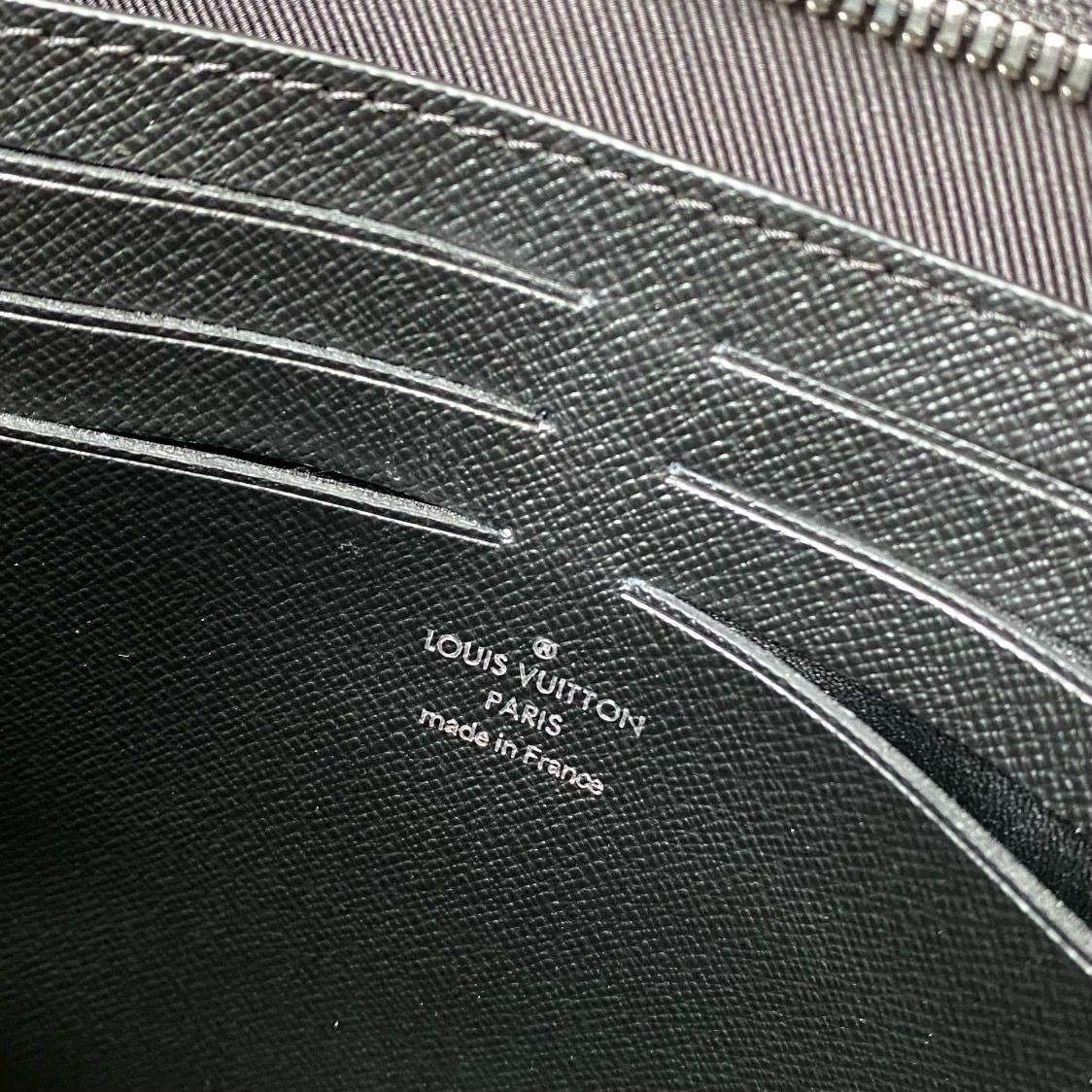 Louis Vuitton Gaston Wearable Wallet